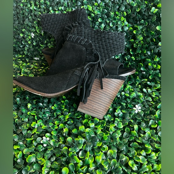 Lucky Brand Heeled Booties - Picture 4 of 4